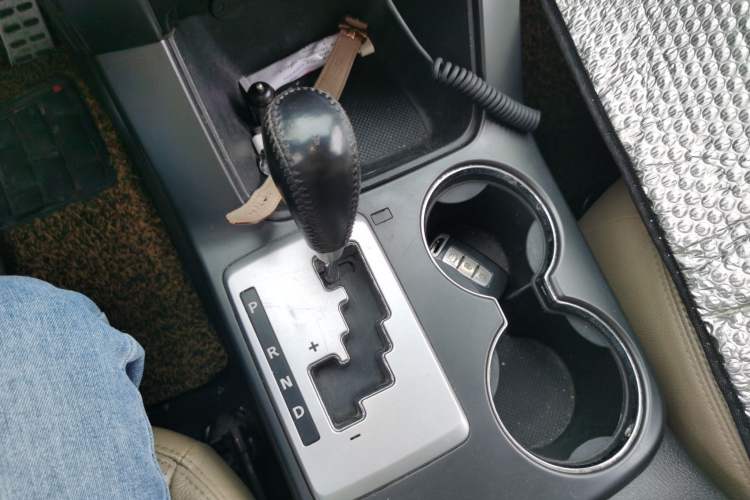 Used Kia Sorento 2012 2.4L Gasoline Supreme Edition Gear Lever