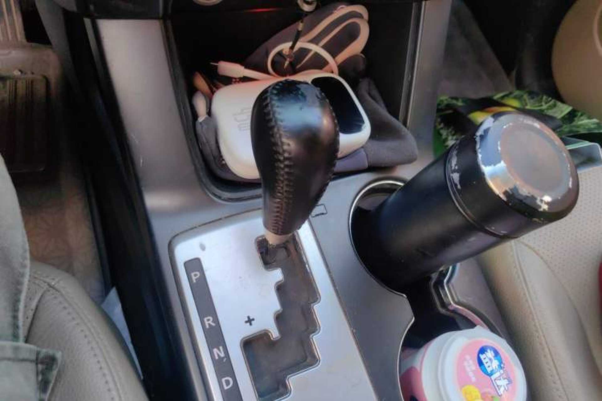 Used Kia Sorento 2012 2.4L Gasoline Luxury Edition Gear Lever