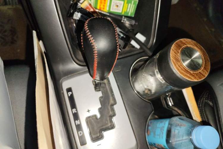 Used Kia Sorento 2012 2.2T Diesel Comfort Edition Gear Lever