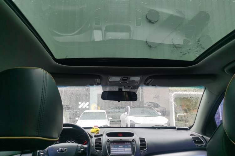 Used Kia Sorento 2012 2.4L Gasoline Comfort Edition Headliner