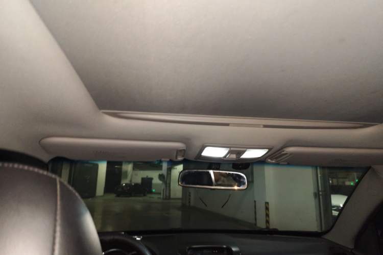Used Kia Sorento 2012 2.2T Diesel Comfort Edition Headliner