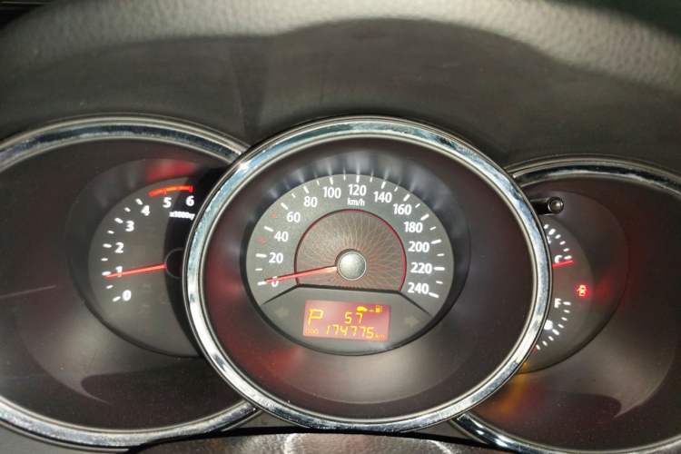 Used Kia Sorento 2012 2.2T Diesel Comfort Edition Instrument Cluster