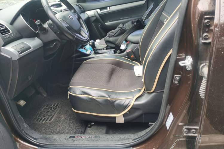 Used Kia Sorento 2012 2.4L Gasoline Comfort Edition Left Front Seat