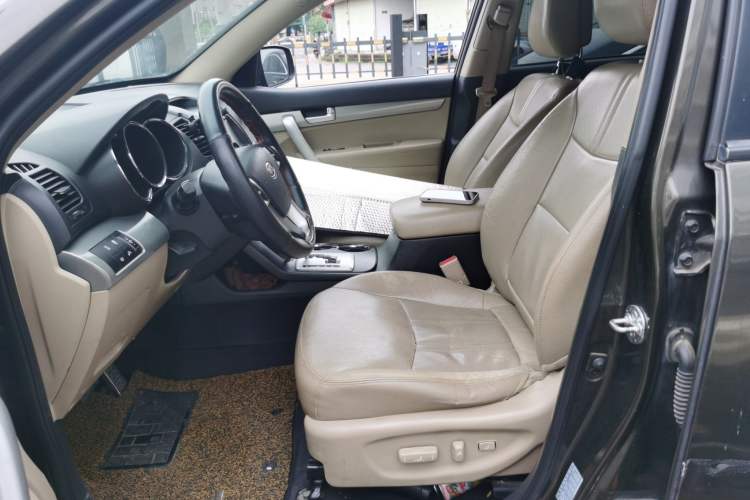 Used Kia Sorento 2012 2.4L Gasoline Supreme Edition Left Front Seat