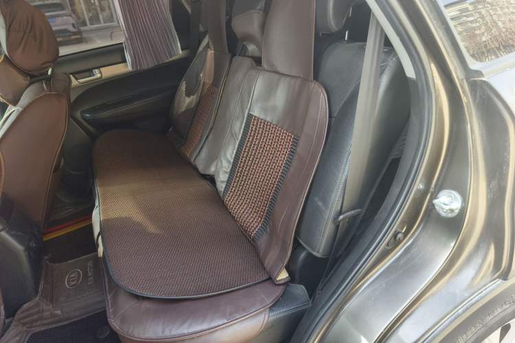 Used Kia Sorento 2012 2.4L Gasoline Supreme Edition Left Rear Seat