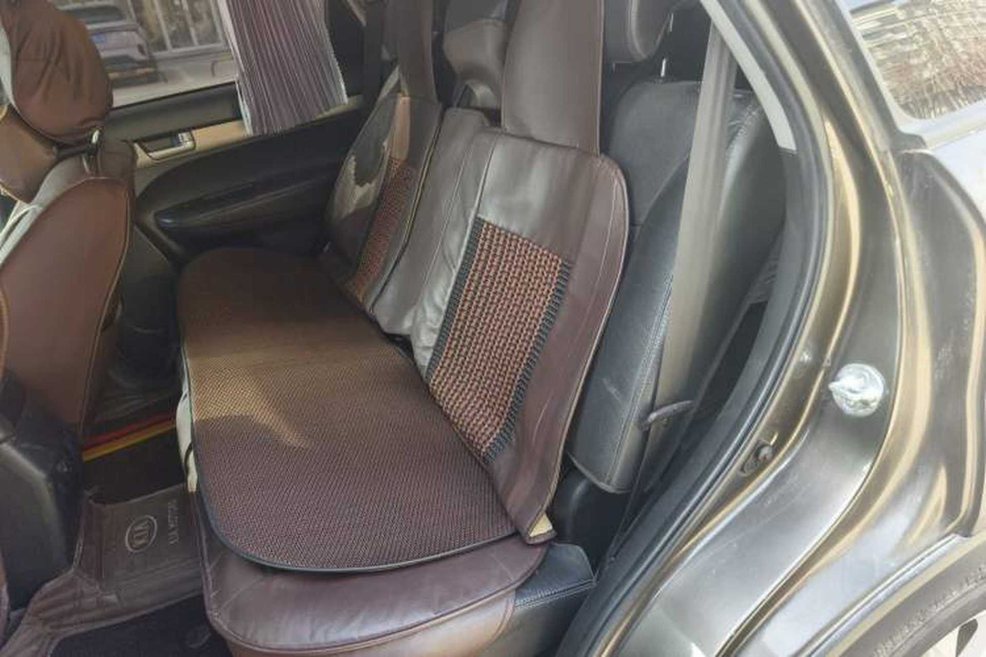 Used Kia Sorento 2012 2.4L Gasoline Supreme Edition Left Rear Seat