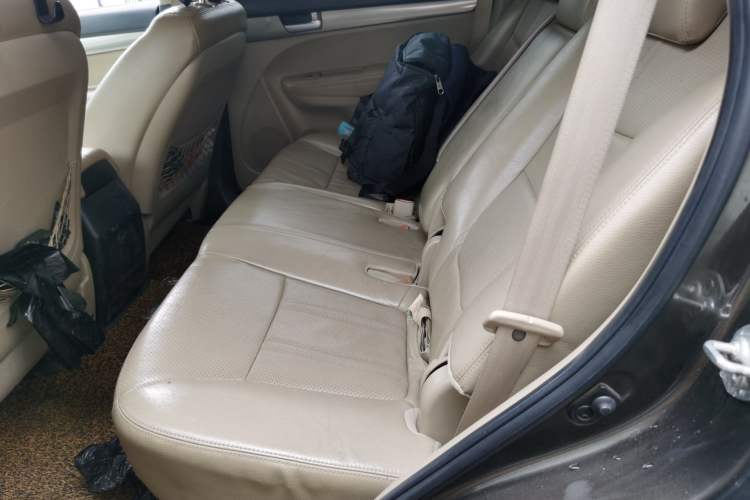 Used Kia Sorento 2012 2.4L Gasoline Supreme Edition Left Rear Seat