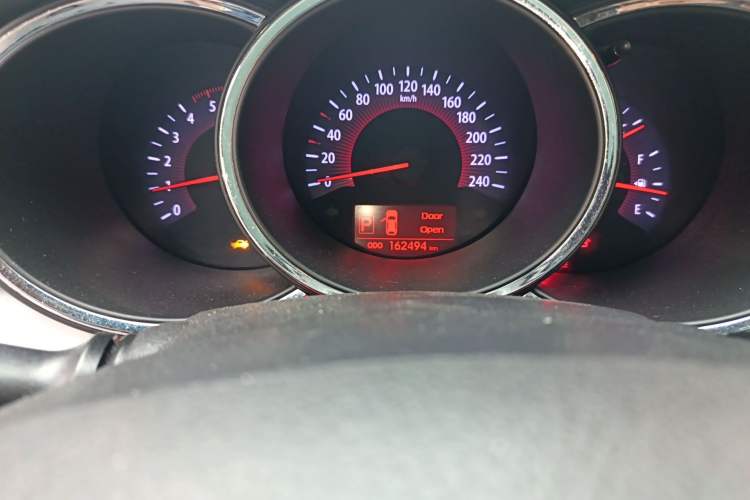 Used Kia Sorento 2012 2.2T Diesel Supreme Edition Odometer Close Up