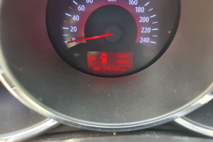 Used Kia Sorento 2012 2.4L Gasoline Supreme Edition Odometer Close Up