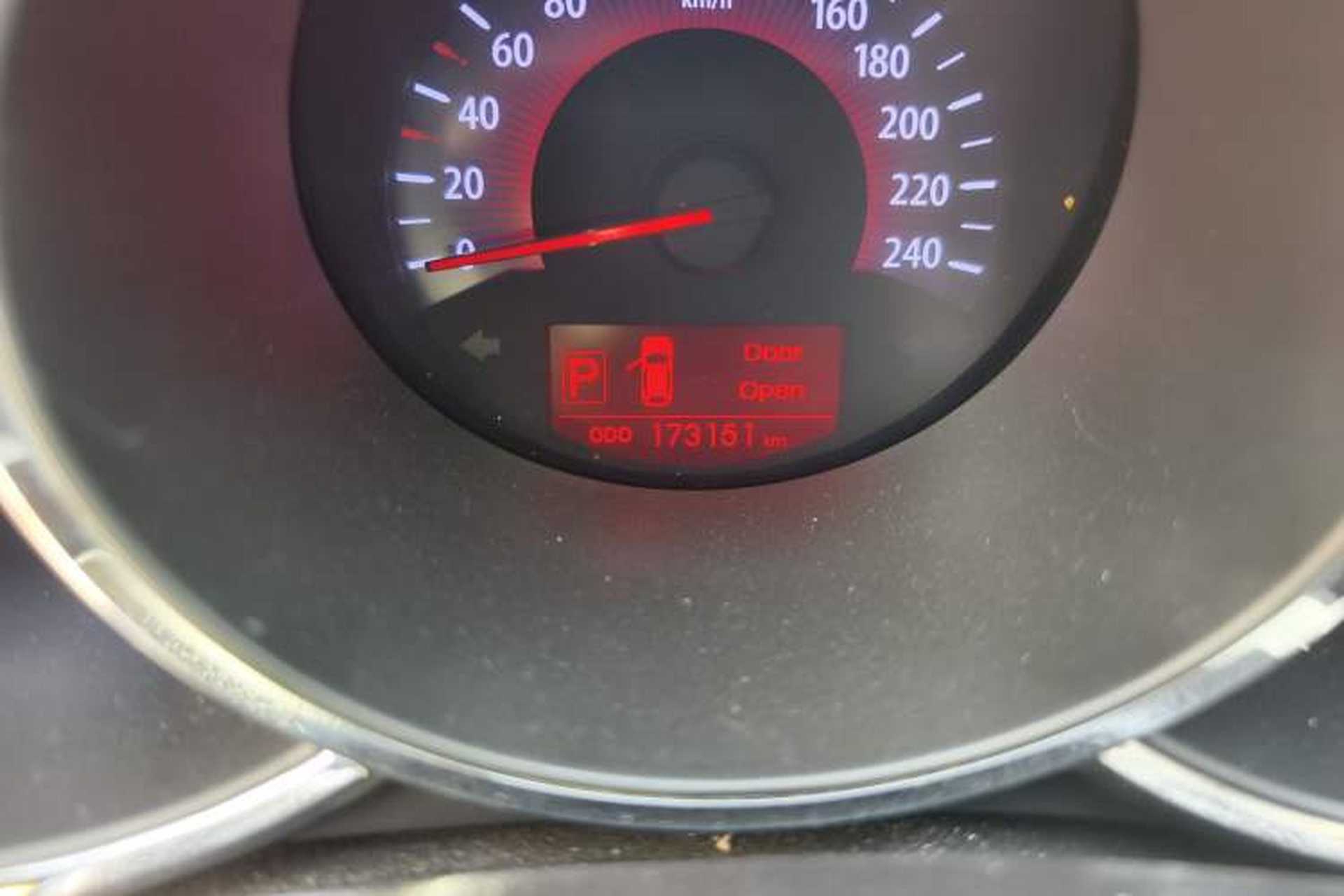 Used Kia Sorento 2012 2.4L Gasoline Supreme Edition Odometer Close Up