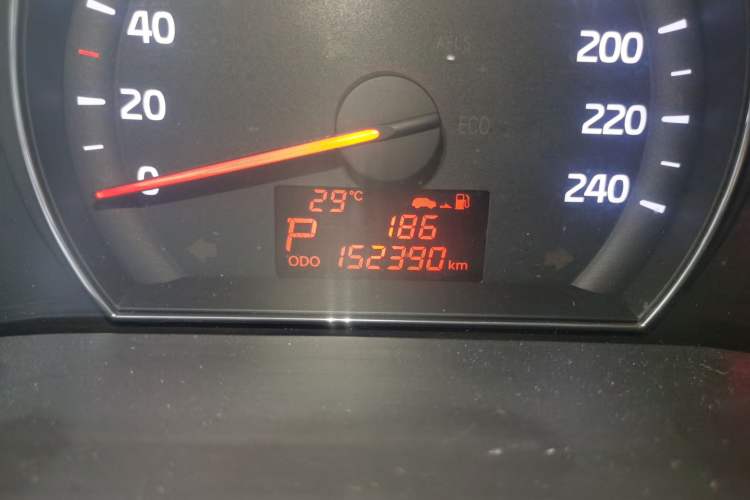 Used Kia Sorento 2012 2.4L Gasoline Comfort Edition Odometer Close Up