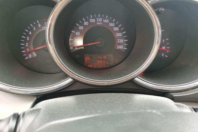 Used Kia Sorento 2012 2.4L Gasoline Supreme Edition Odometer Close Up