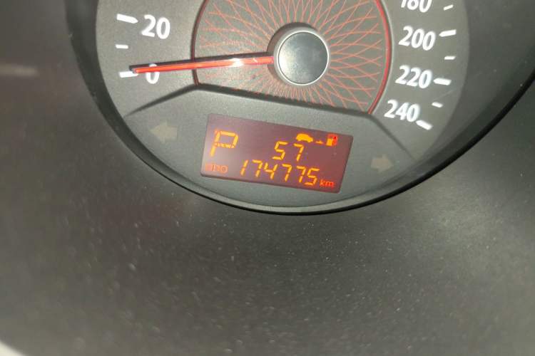 Used Kia Sorento 2012 2.2T Diesel Comfort Edition Odometer Close Up