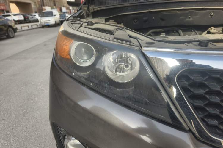 Used Kia Sorento 2012 2.4L Gasoline Supreme Edition Right Front Headlight