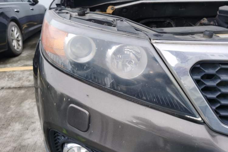 Used Kia Sorento 2012 2.4L Gasoline Supreme Edition Right Front Headlight