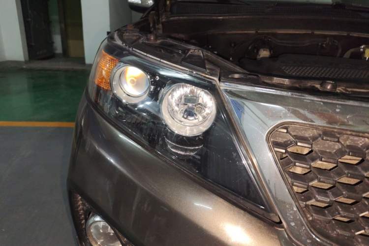 Used Kia Sorento 2012 2.2T Diesel Comfort Edition Right Front Headlight