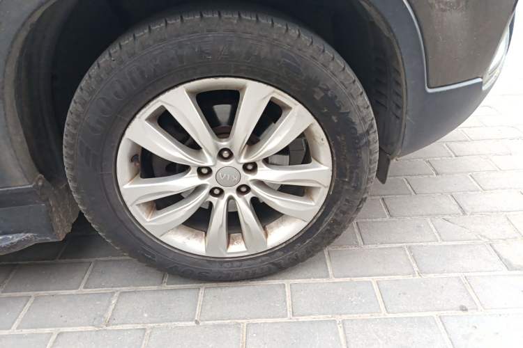 Used Kia Sorento 2012 2.2T Diesel Supreme Edition Right Front Wheel Hub
