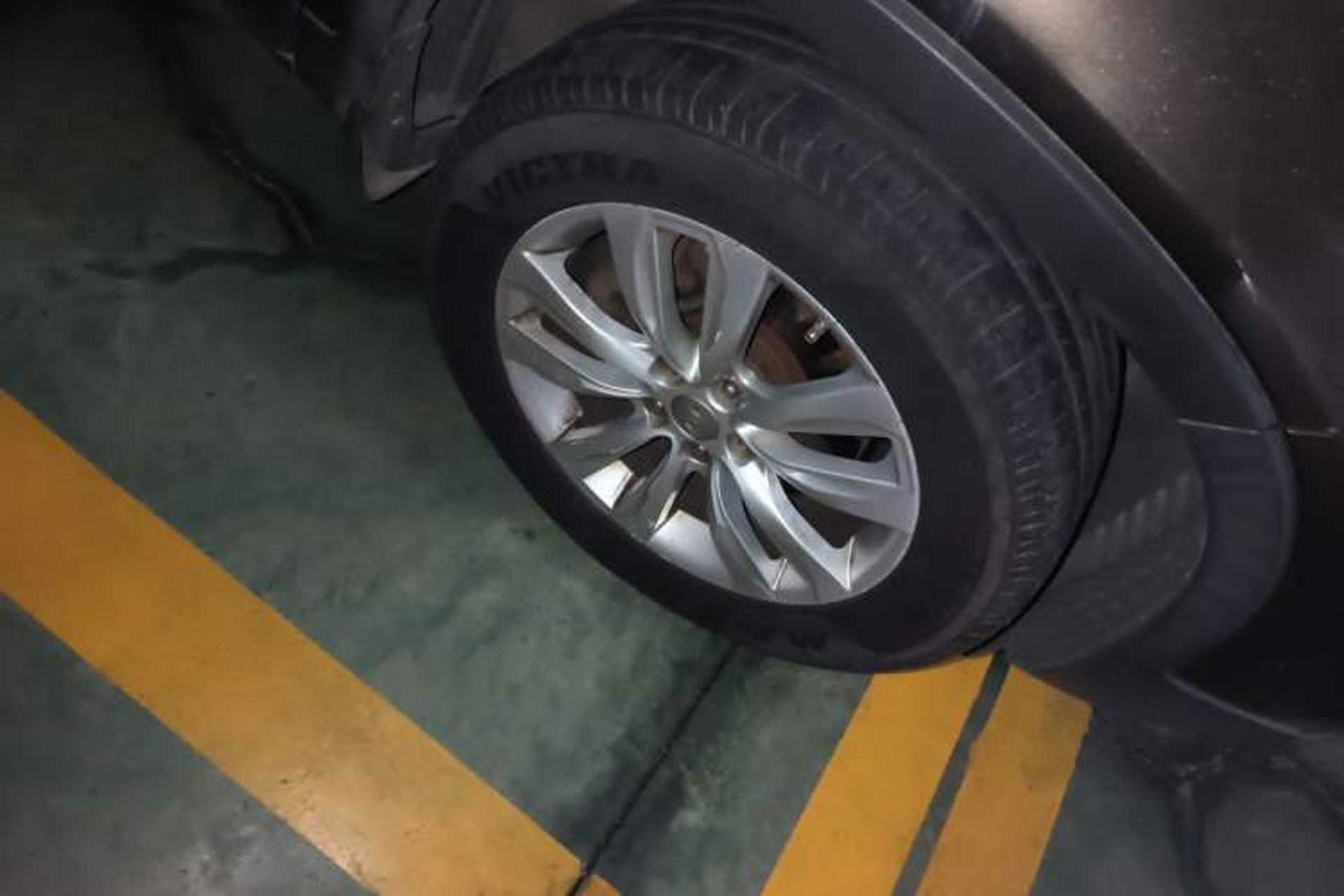 Used Kia Sorento 2012 2.2T Diesel Luxury Edition Right Front Wheel Hub