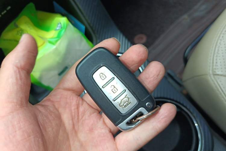 Used Kia Sorento 2012 2.2T Diesel Supreme Edition Vehicle Key