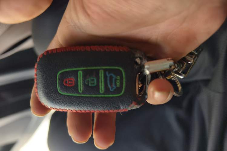 Used Kia Sorento 2012 2.4L Gasoline Supreme Edition Vehicle Key