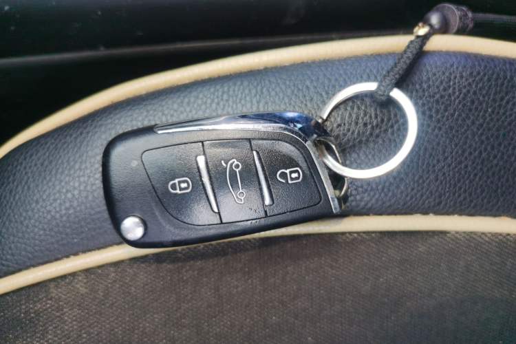 Used Kia Sorento 2012 2.4L Gasoline Comfort Edition Vehicle Key