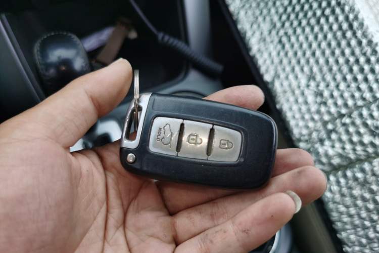 Used Kia Sorento 2012 2.4L Gasoline Supreme Edition Vehicle Key