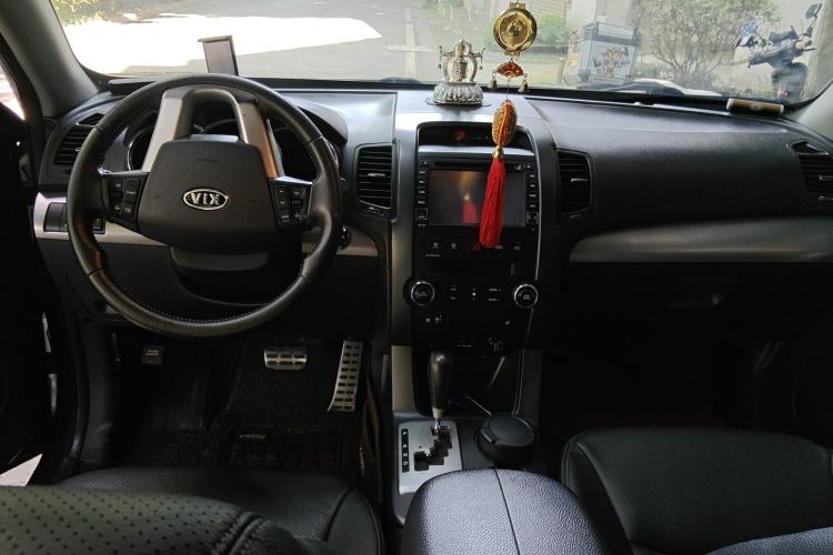 Used Kia Sorento 2012 2.4L Gasoline Supreme Edition Center Console