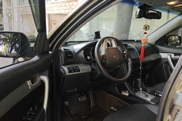 Used Kia Sorento 2012 2.4L Gasoline Supreme Edition Driver Seat