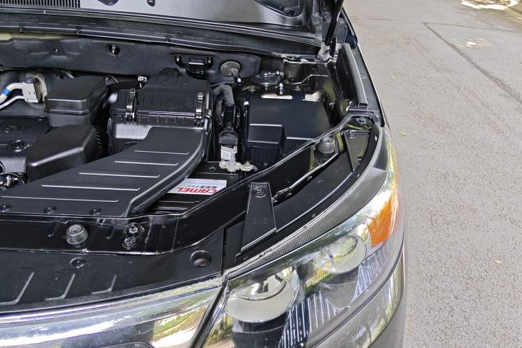 Used Kia Sorento 2012 2.4L Gasoline Supreme Edition Engine Bay Left