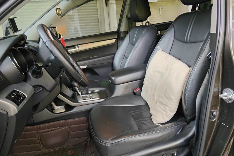 Used Kia Sorento 2012 2.4L Gasoline Supreme Edition Left Front Seat