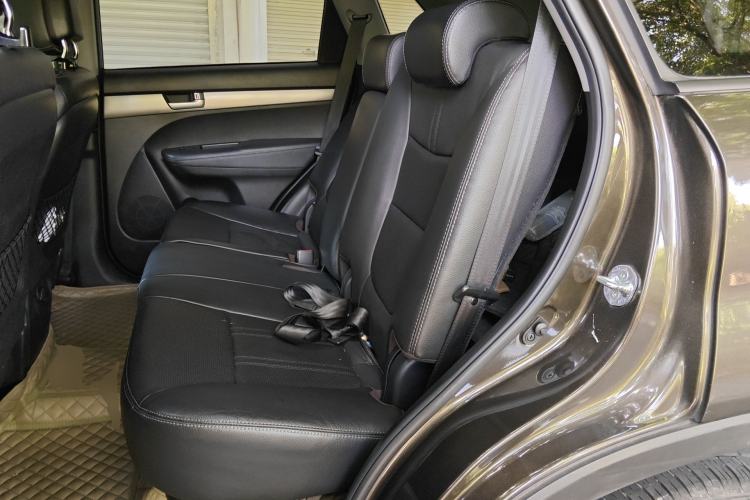 Used Kia Sorento 2012 2.4L Gasoline Supreme Edition Left Rear Seat