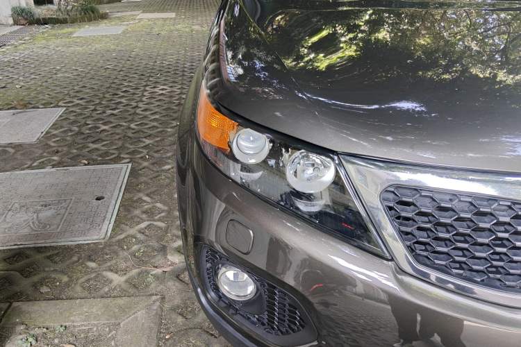 Used Kia Sorento 2012 2.4L Gasoline Supreme Edition Right Front Headlight