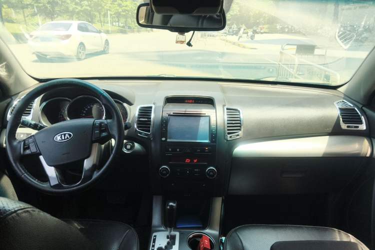 Used Kia Sorento 2012 2.4L Gasoline Luxury Edition Center Console