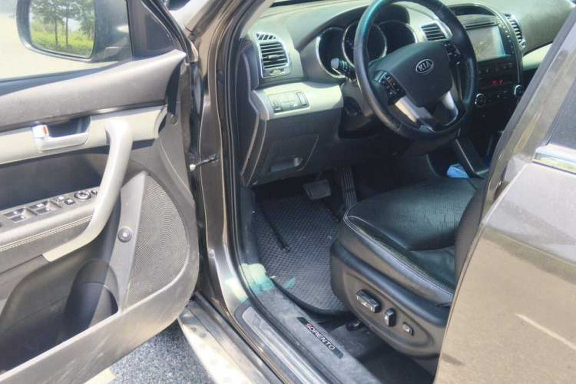 Used Kia Sorento 2012 2.4L Gasoline Luxury Edition Driver Seat