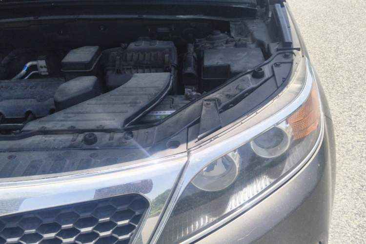 Used Kia Sorento 2012 2.4L Gasoline Luxury Edition Engine Bay Left