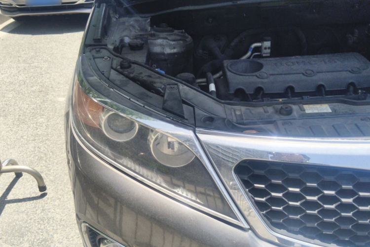Used Kia Sorento 2012 2.4L Gasoline Luxury Edition Engine Bay Right