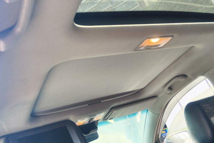 Used Kia Sorento 2012 2.4L Gasoline Luxury Edition Headliner