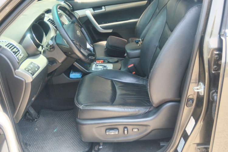 Used Kia Sorento 2012 2.4L Gasoline Luxury Edition Left Front Seat