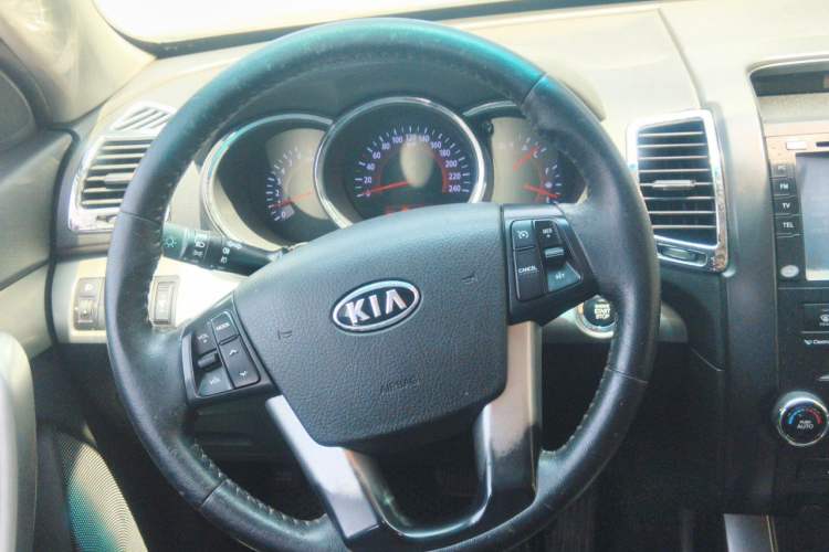Used Kia Sorento 2012 2.4L Gasoline Luxury Edition Steering Wheel