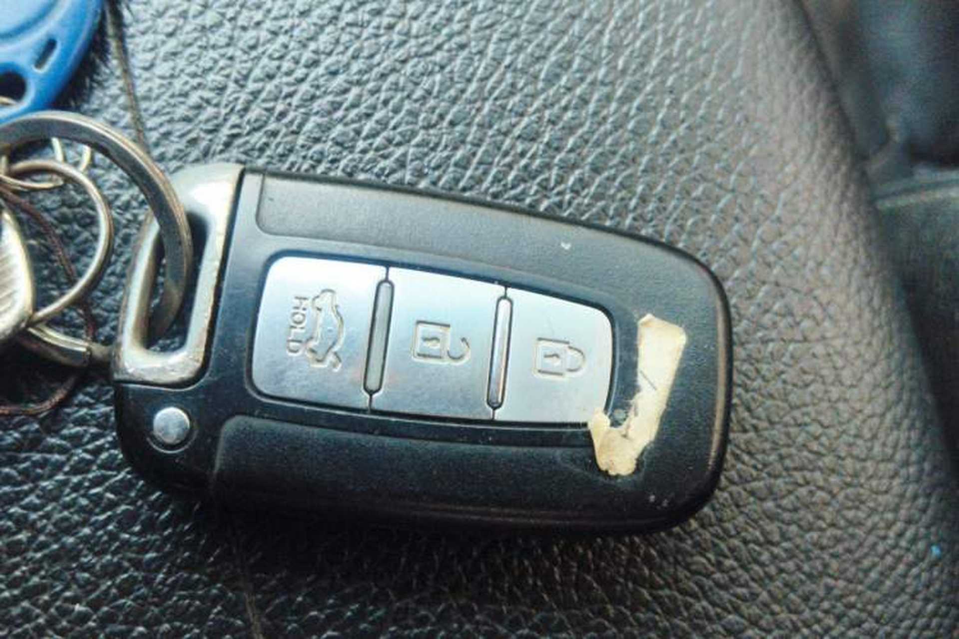 Used Kia Sorento 2012 2.4L Gasoline Luxury Edition Vehicle Key