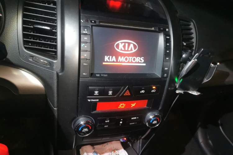 Used Kia Sorento 2012 2.4L Gasoline Comfort Edition Audio And AC Panel