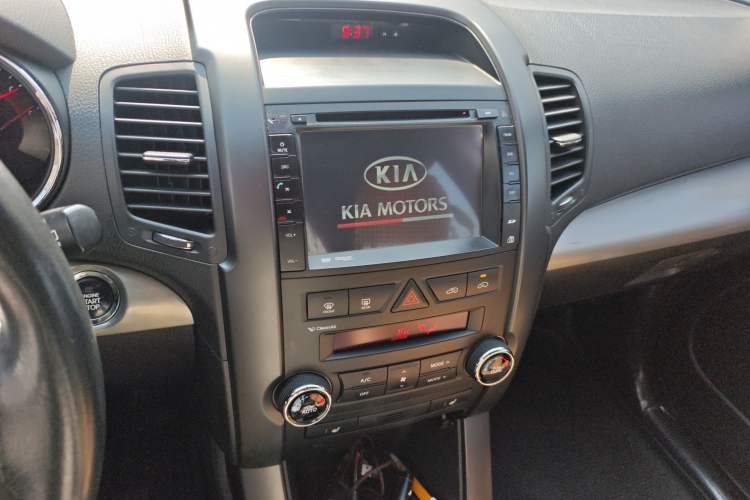 Used Kia Sorento 2012 2.4L Gasoline Luxury Edition Audio And AC Panel