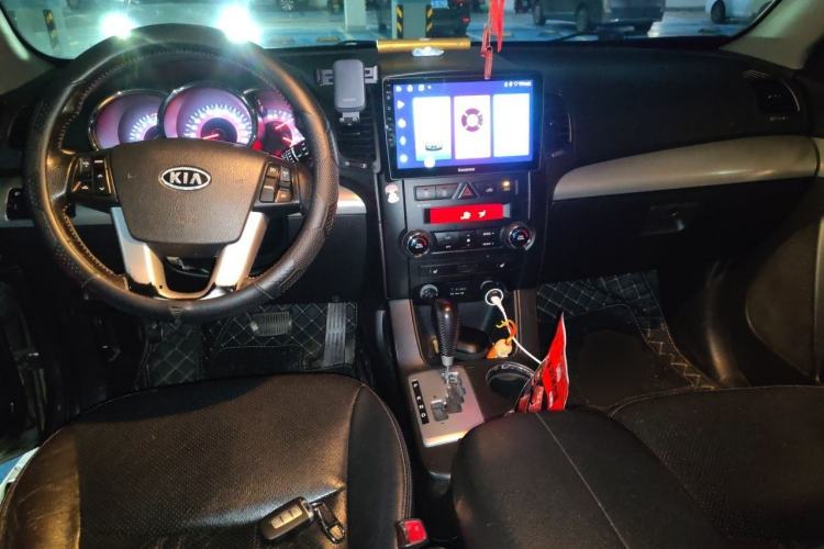 Used Kia Sorento 2012 2.4L Gasoline Luxury Edition Center Console
