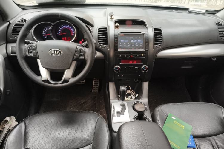 Used Kia Sorento 2012 2.4L Gasoline Comfort Edition Center Console