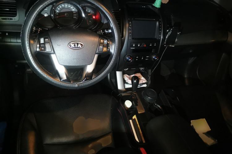 Used Kia Sorento 2012 2.4L Gasoline Comfort Edition Center Console