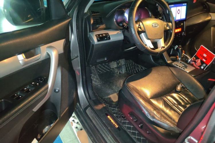 Used Kia Sorento 2012 2.4L Gasoline Luxury Edition Driver Seat