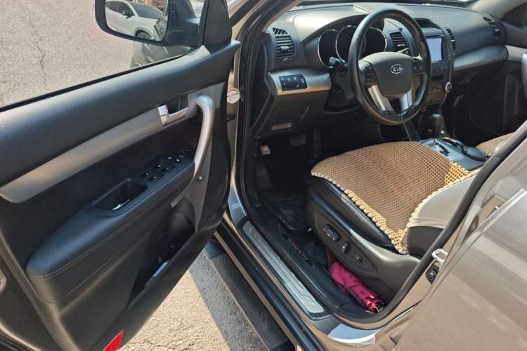 Used Kia Sorento 2012 2.4L Gasoline Luxury Edition Driver Seat