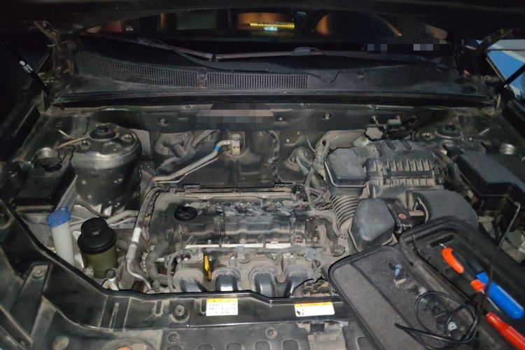 Used Kia Sorento 2012 2.4L Gasoline Luxury Edition Engine Bay