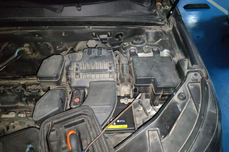 Used Kia Sorento 2012 2.4L Gasoline Luxury Edition Engine Bay Left