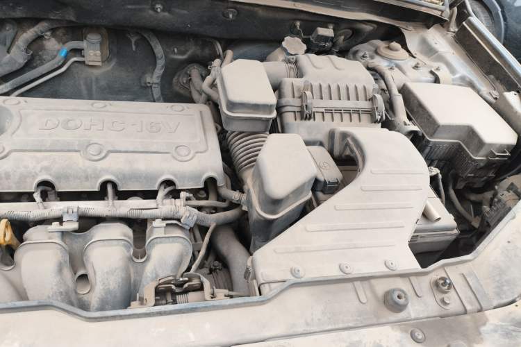 Used Kia Sorento 2012 2.4L Gasoline Comfort Edition Engine Bay Left